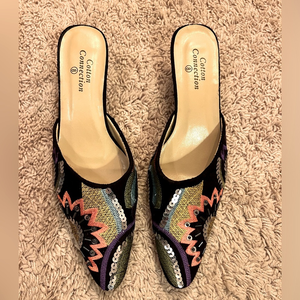 These shoes ❤️ decorated slides size 8